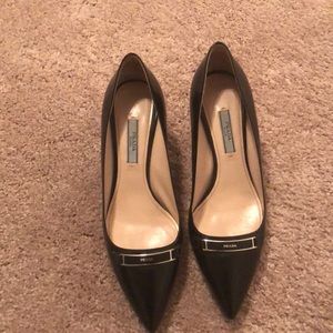Prada pumps with logo on toe